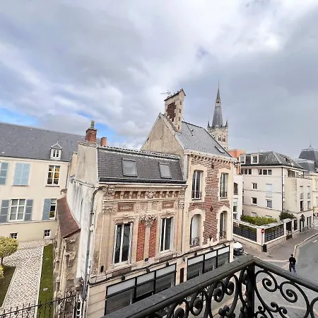 E - Le Secret De Louise T2 Avec Balcon Au Centre *