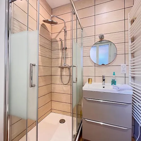 شقة E - Le Secret De Louise T2 Avec Balcon Au Centre إيبيرني