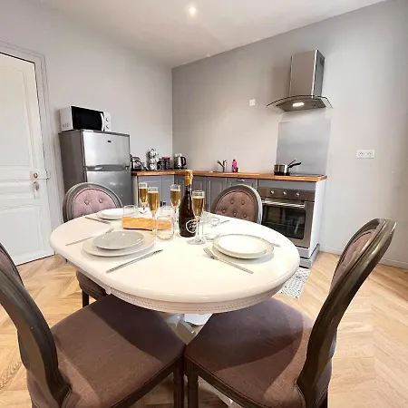 شقة E - Le Secret De Louise T2 Avec Balcon Au Centre