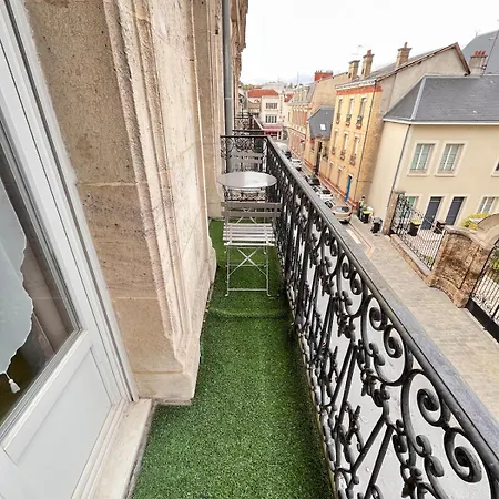 E - Le Secret De Louise T2 Avec Balcon Au Centre